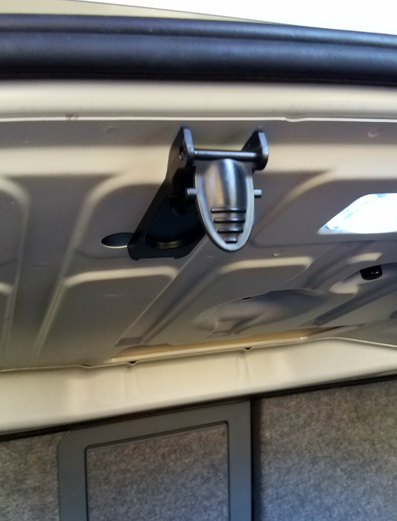Illustration for article titled Anyone know what this thing is in my trunk?